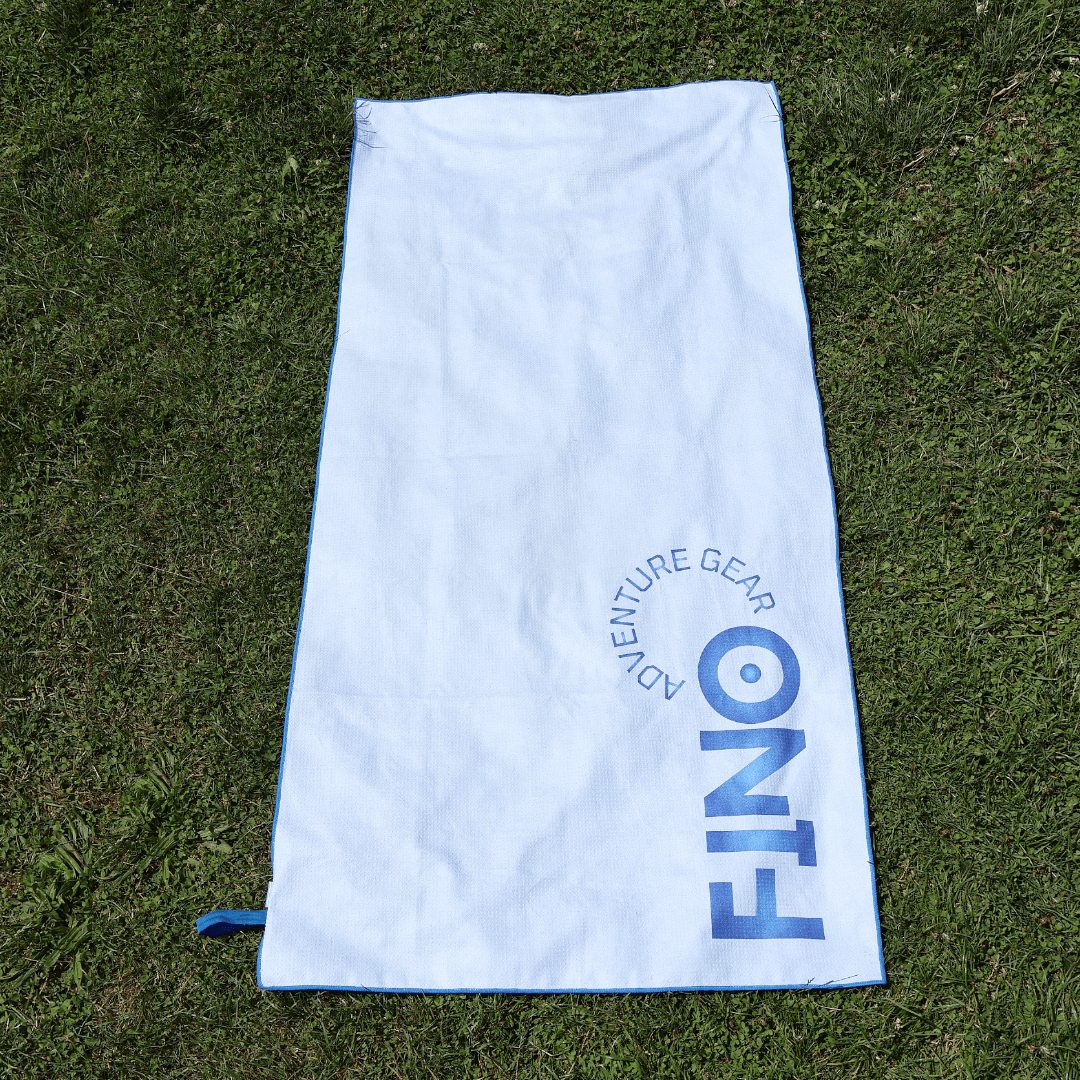 FiNo Adventure Towel - Version Ocean Shell (back view)